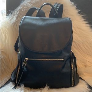 Black leather backpack EUC!